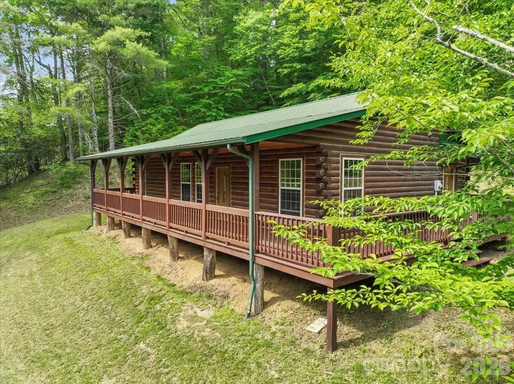 439 Upper Pig Pen Road Green Mountain NC 28740