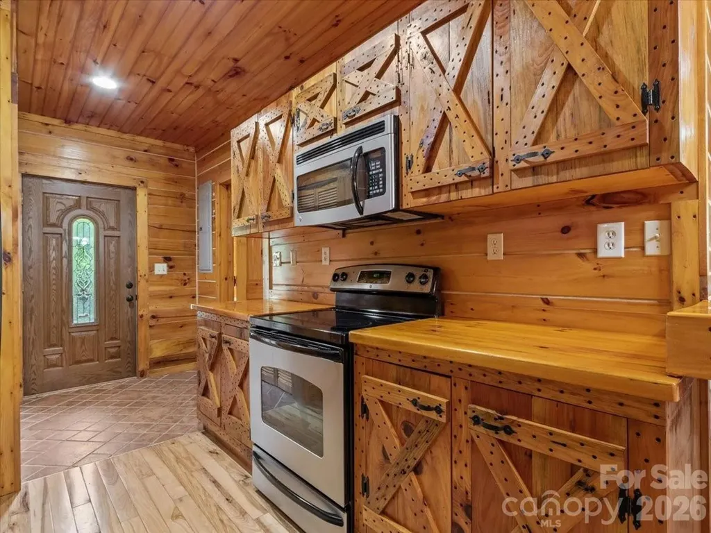 439 Upper Pig Pen Road Green Mountain NC 28740