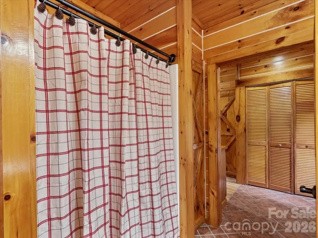 439 Upper Pig Pen Road Green Mountain NC 28740