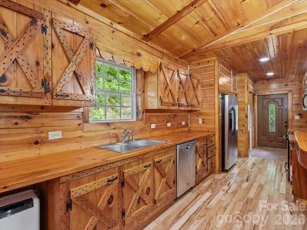 439 Upper Pig Pen Road Green Mountain NC 28740