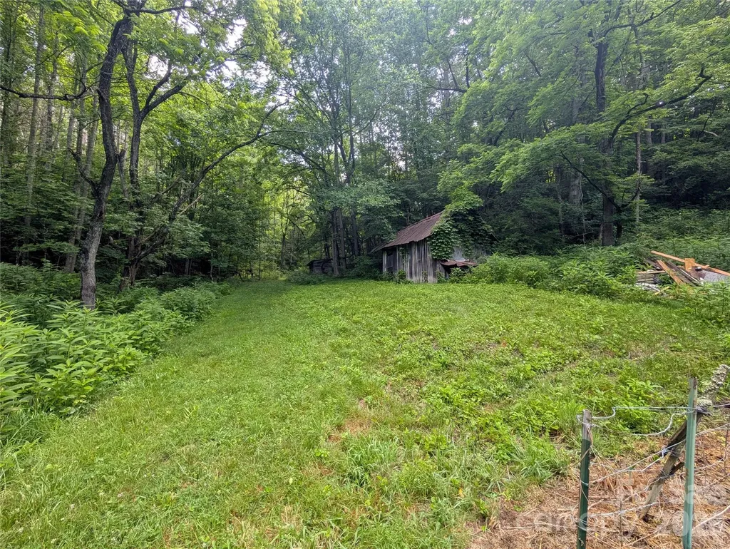 1327 Nc 80 Highway Bakersville NC 28705