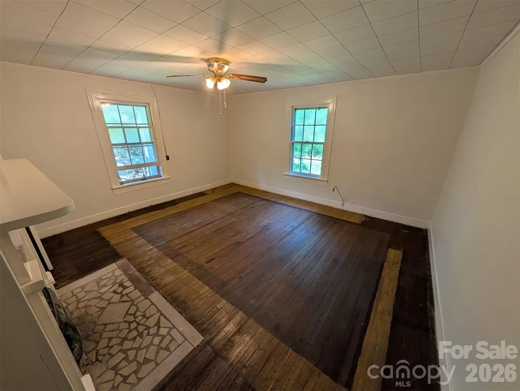 1327 Nc 80 Highway Bakersville NC 28705