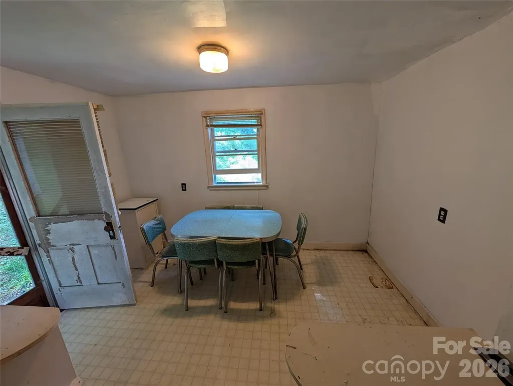 1327 Nc 80 Highway Bakersville NC 28705