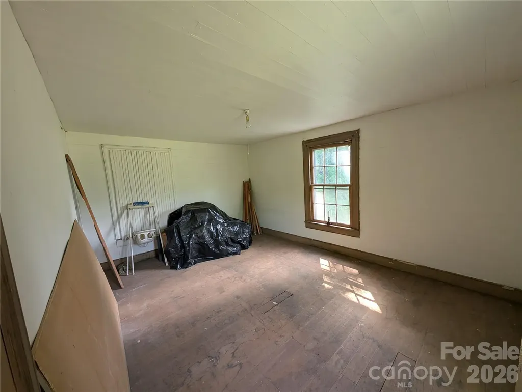 1327 Nc 80 Highway Bakersville NC 28705