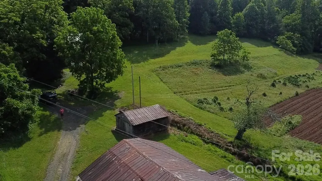 1327 Nc 80 Highway Bakersville NC 28705