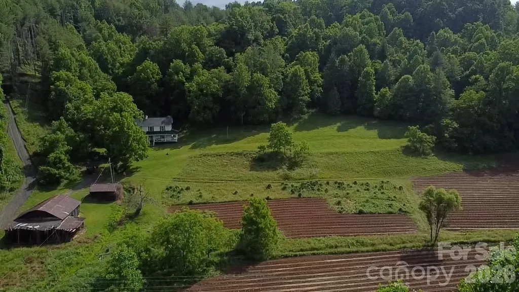 1327 Nc 80 Highway Bakersville NC 28705
