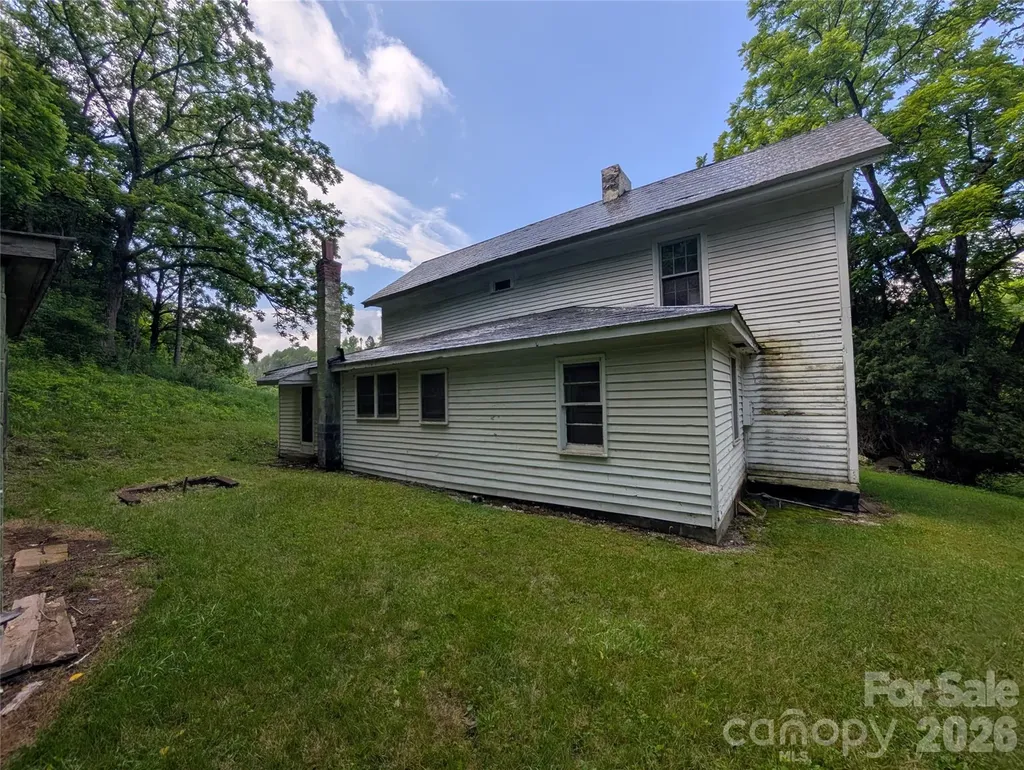 1327 Nc 80 Highway Bakersville NC 28705