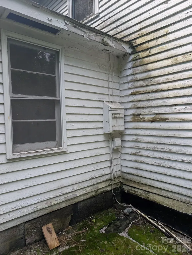 1327 Nc 80 Highway Bakersville NC 28705
