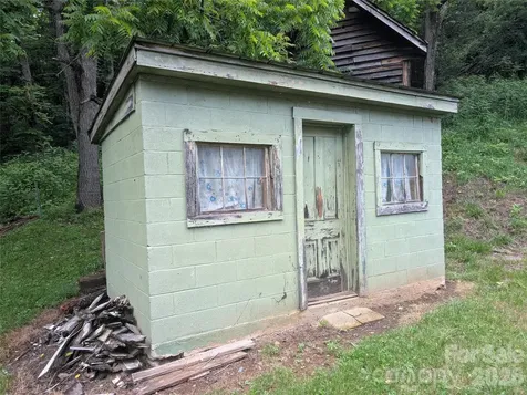 1327 Nc 80 Highway Bakersville NC 28705