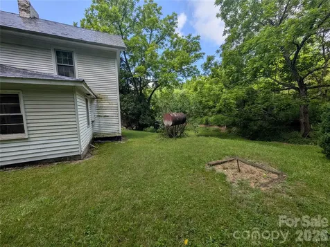 1327 Nc 80 Highway Bakersville NC 28705