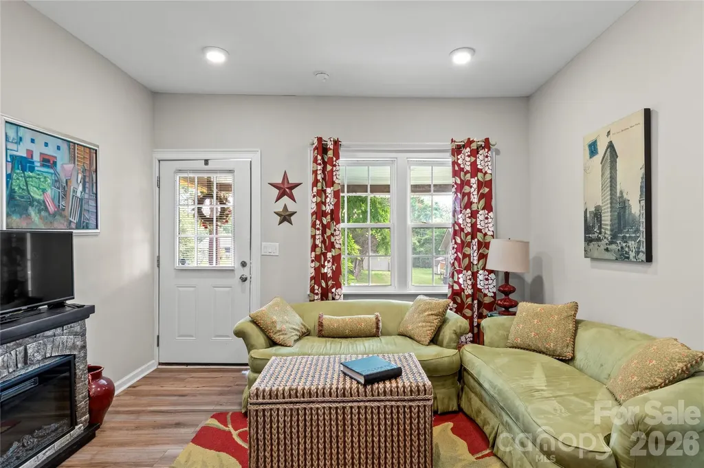112 Hillcrest Street Jonesville NC 28642