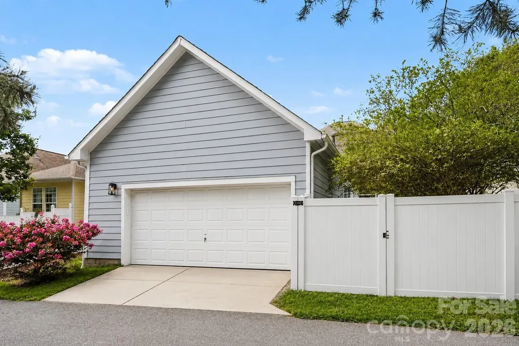 1205 Gainsborough Drive Matthews NC 28104
