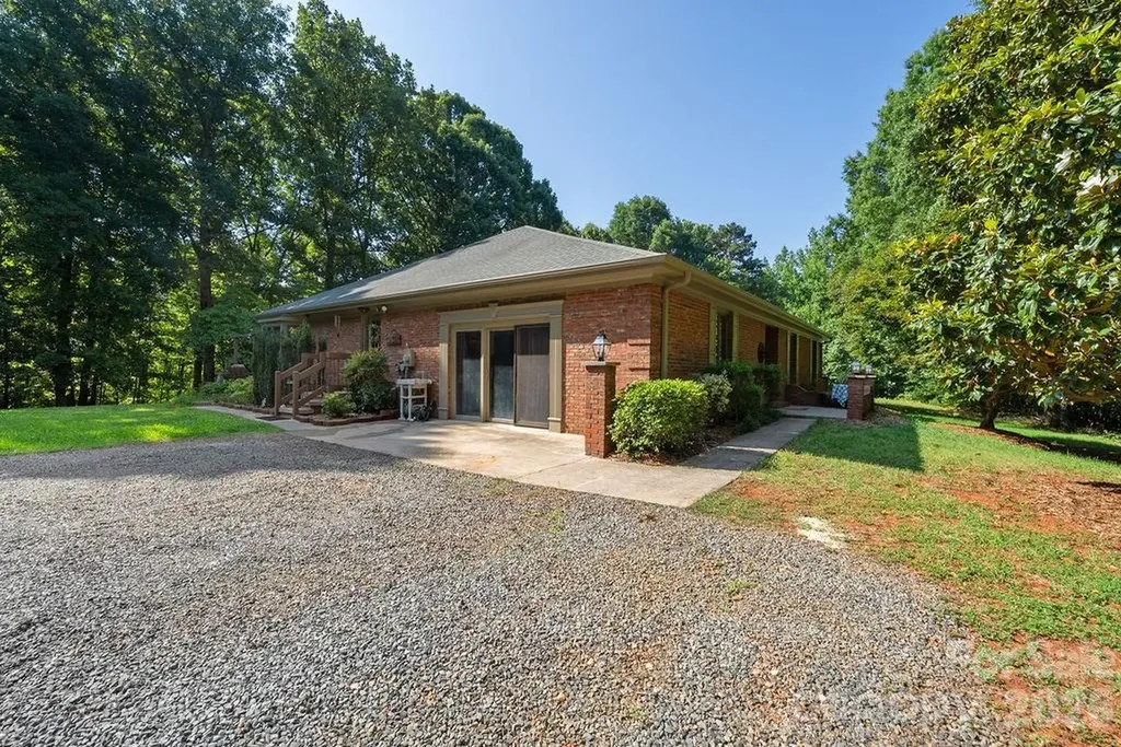 Charlotte NC, 8418 Pine Hill Road