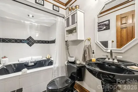 8418 Pine Hill Road Charlotte NC 28227