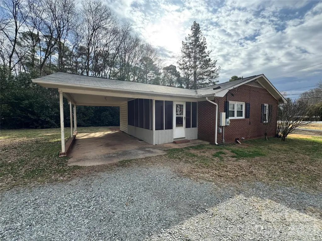 626 Tuckaseege Road Mount Holly NC 28120