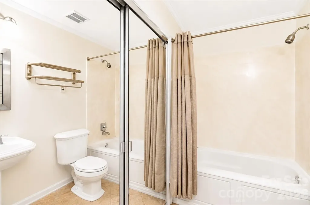 7904 Saddleview Court Charlotte NC 28215
