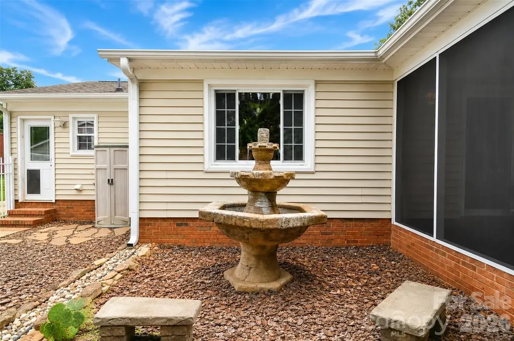 7904 Saddleview Court Charlotte NC 28215