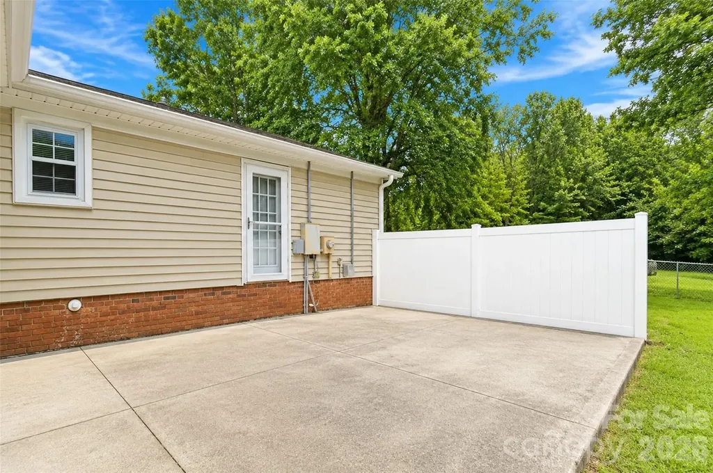 7904 Saddleview Court Charlotte NC 28215