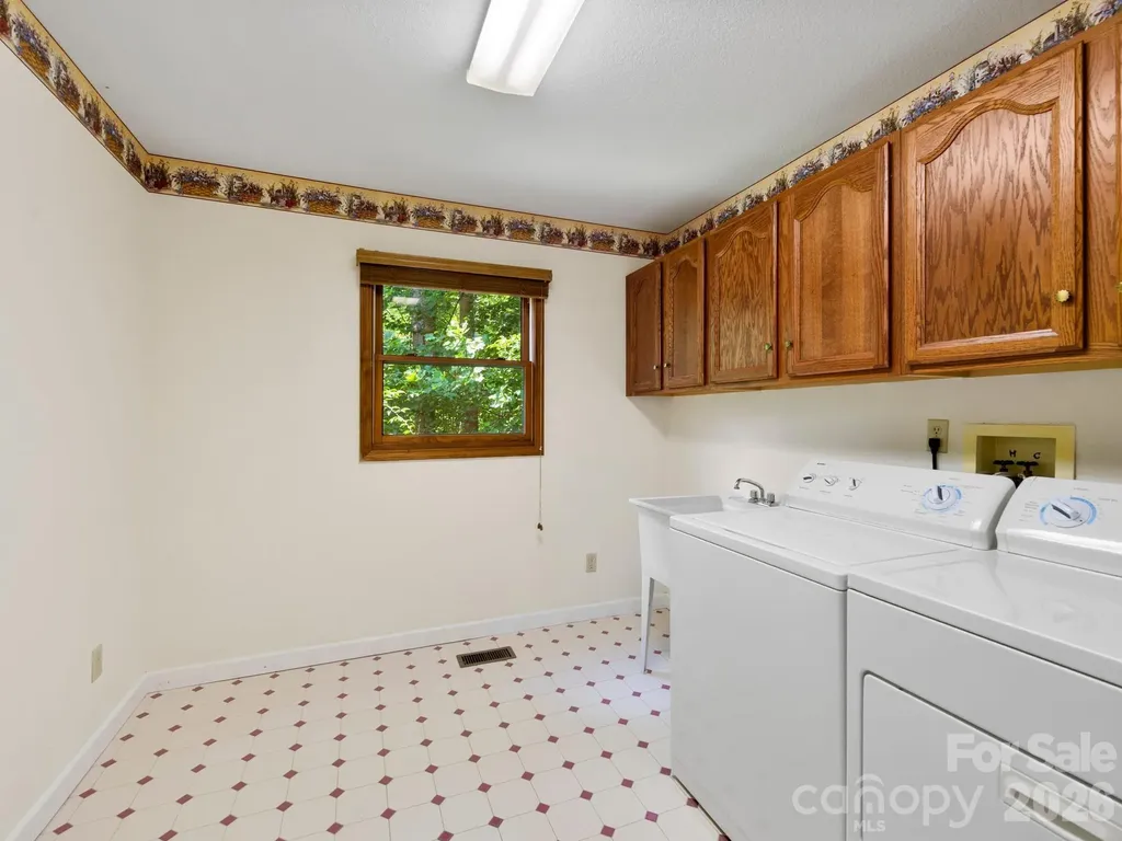 11 Robin Lane Weaverville NC 28787