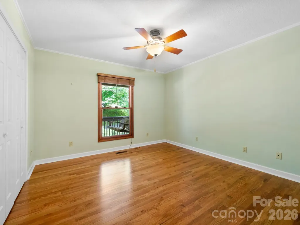 11 Robin Lane Weaverville NC 28787