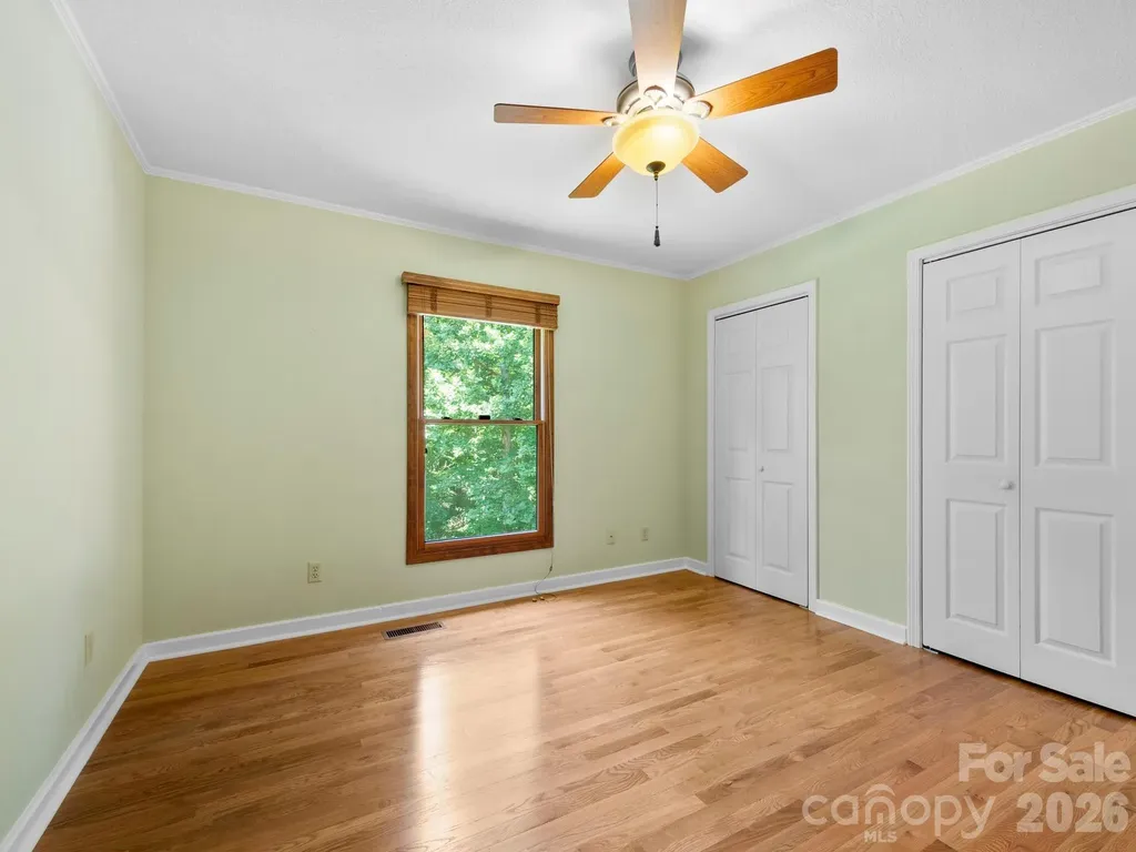 11 Robin Lane Weaverville NC 28787