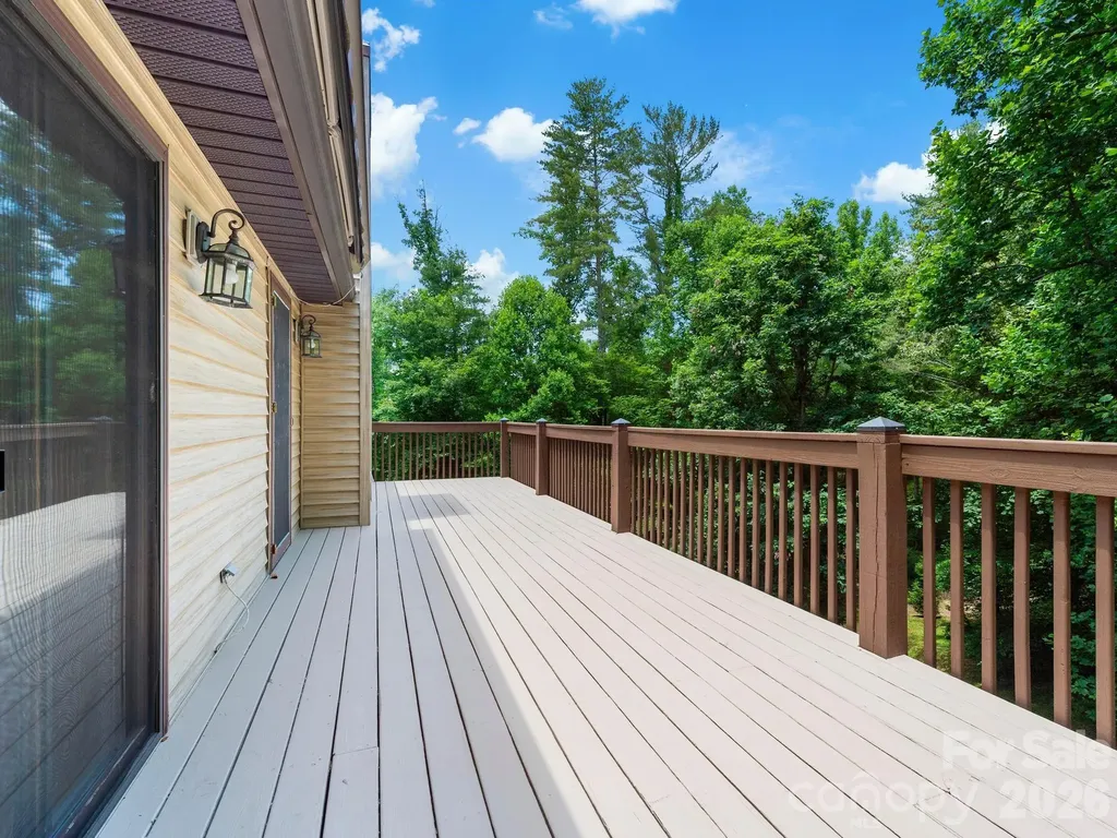 11 Robin Lane Weaverville NC 28787