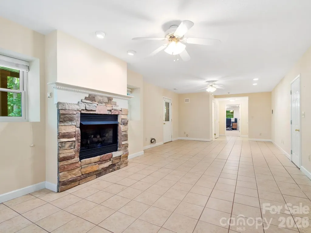 11 Robin Lane Weaverville NC 28787