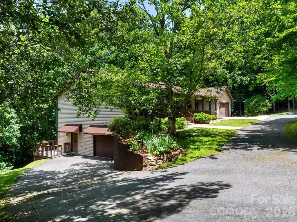11 Robin Lane Weaverville NC 28787