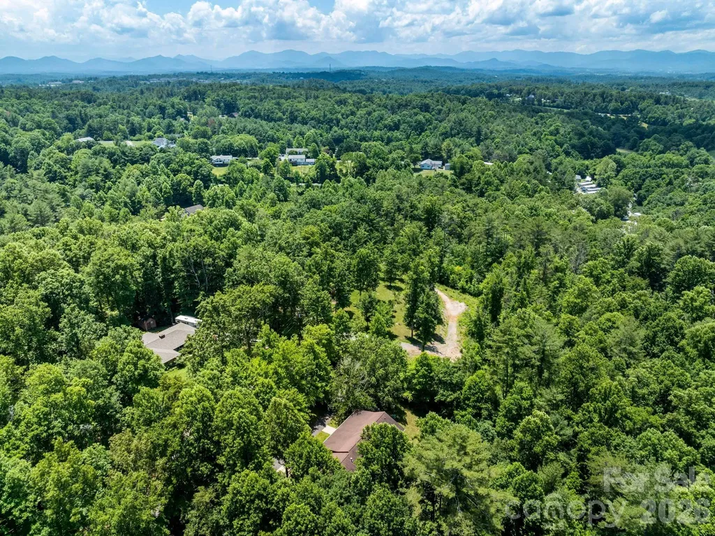 11 Robin Lane Weaverville NC 28787