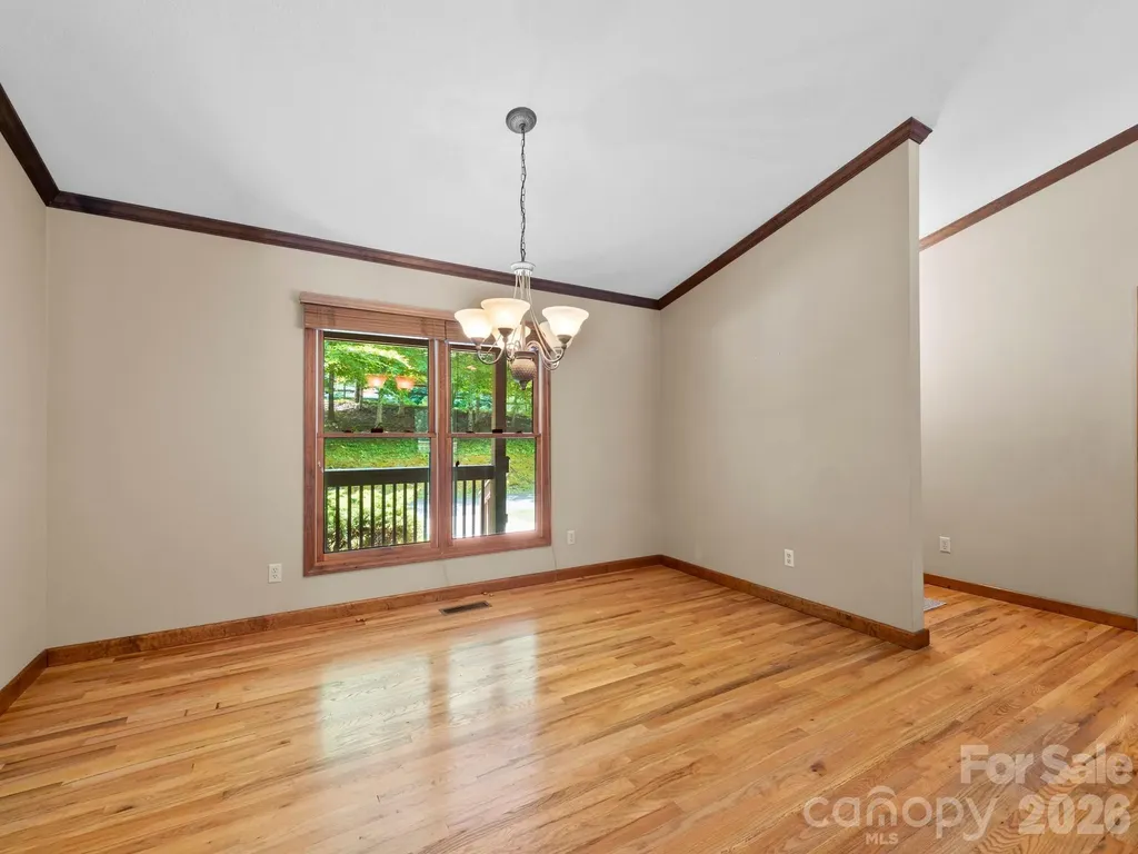 11 Robin Lane Weaverville NC 28787