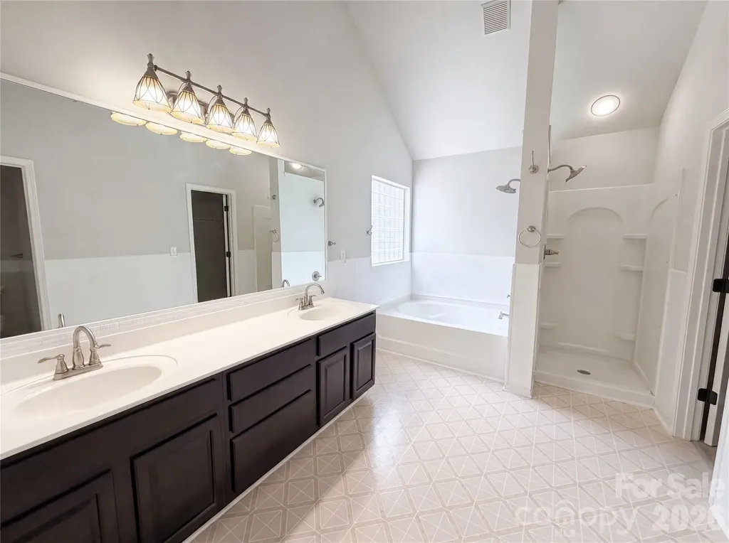 4024 Fifendrum Lane Charlotte NC 28216