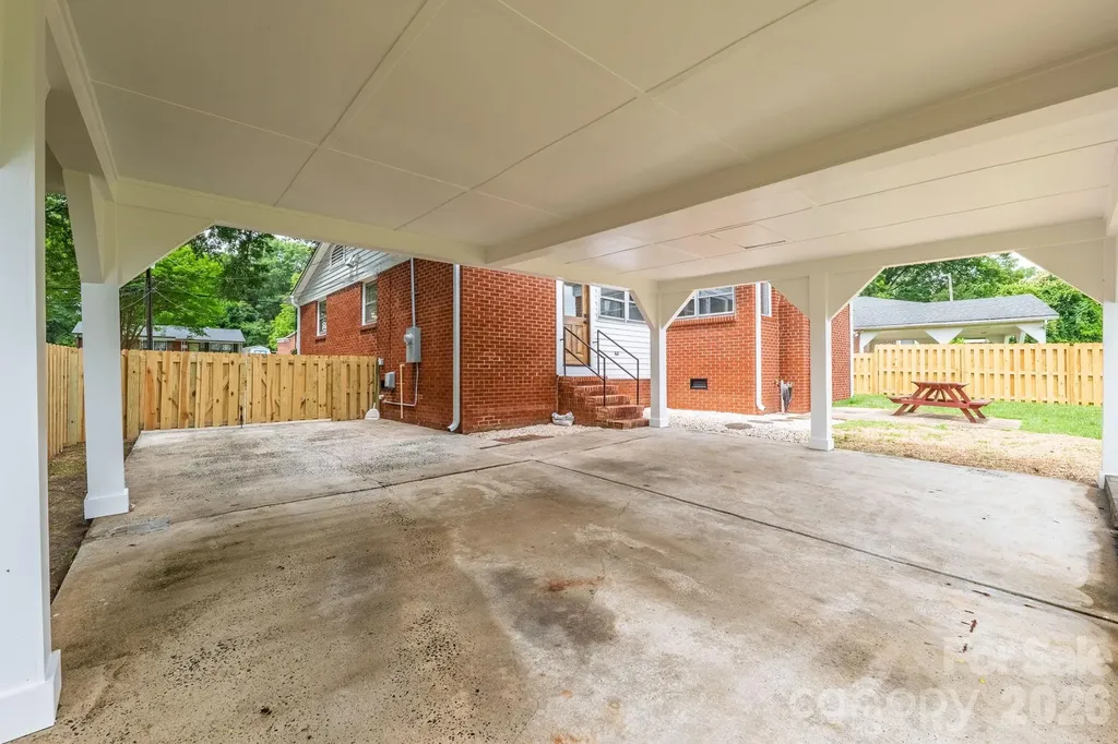 1434 Waddell Street Charlotte NC 28216