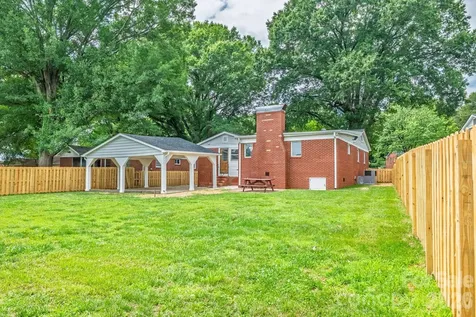 1434 Waddell Street Charlotte NC 28216