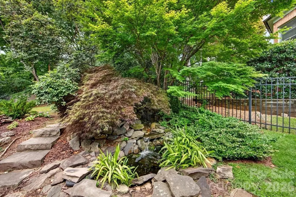 6784 Lynrose Court Charlotte NC 28226