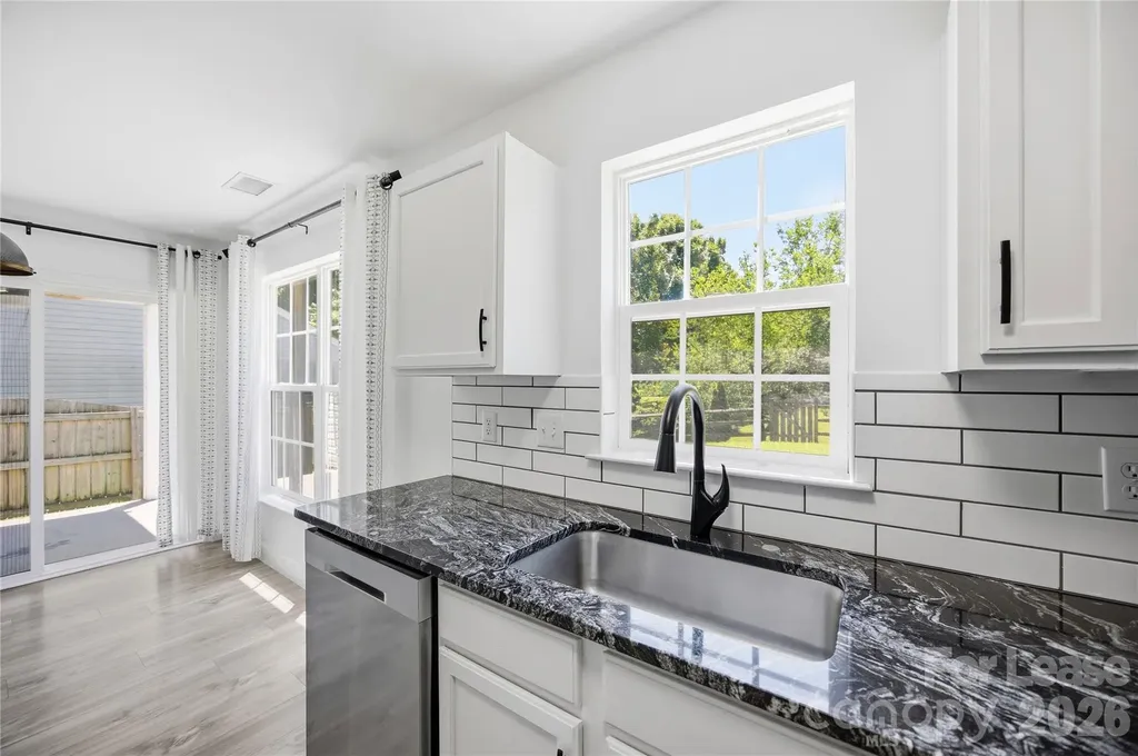 8502 Appledale Drive Charlotte NC 28262