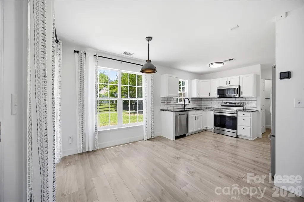 8502 Appledale Drive Charlotte NC 28262