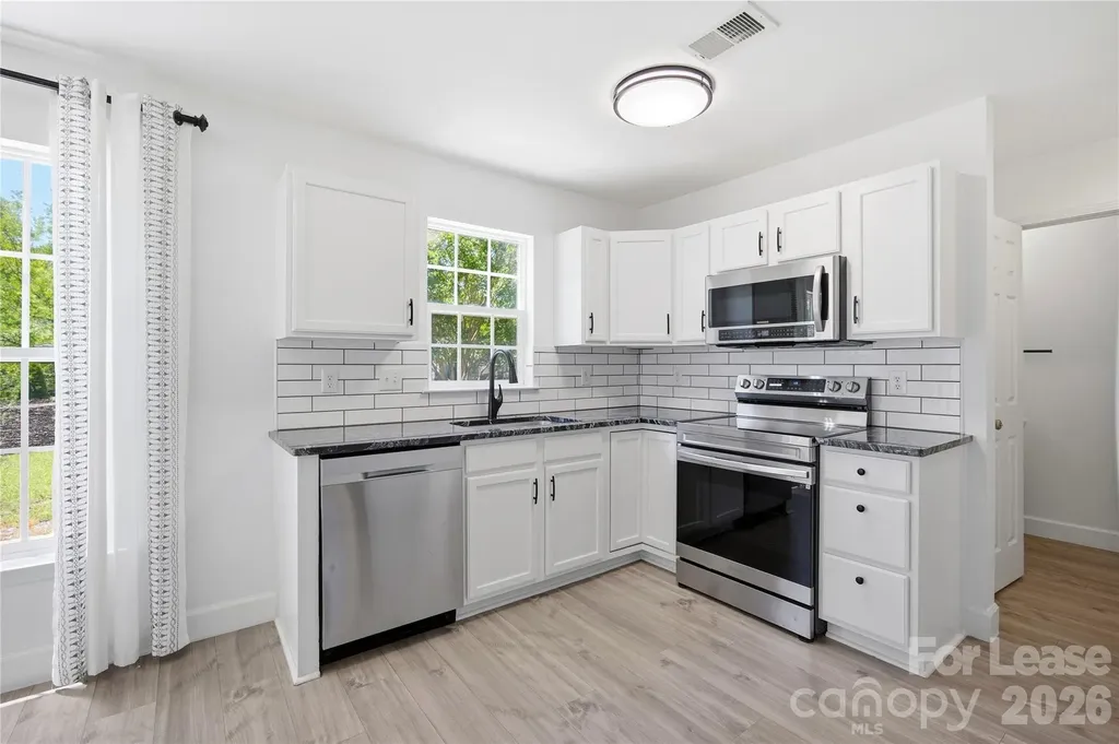 8502 Appledale Drive Charlotte NC 28262