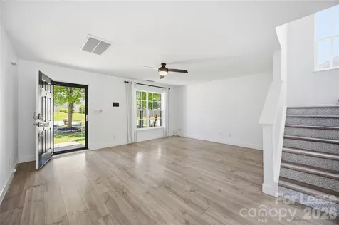 8502 Appledale Drive Charlotte NC 28262