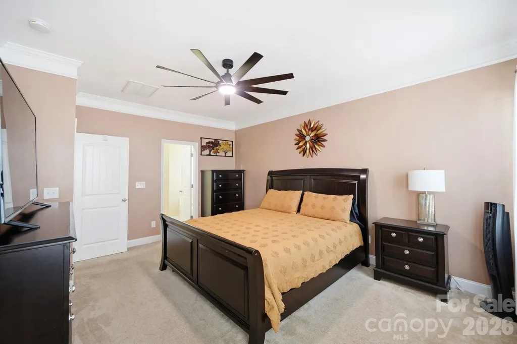 423 Knothole Lane Charlotte NC 28214