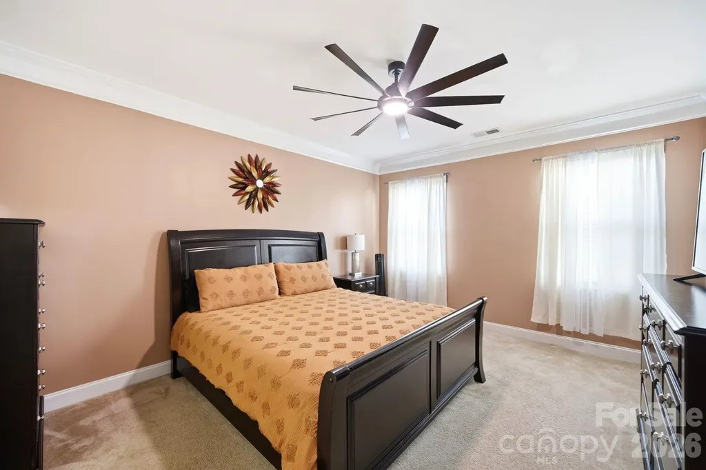 423 Knothole Lane Charlotte NC 28214