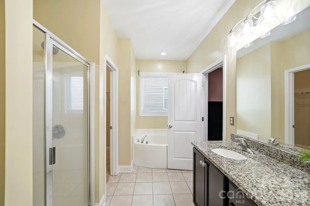 423 Knothole Lane Charlotte NC 28214