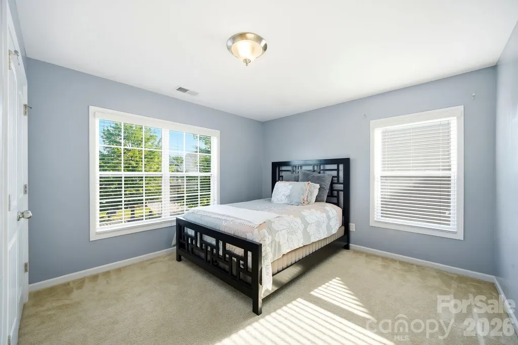 423 Knothole Lane Charlotte NC 28214