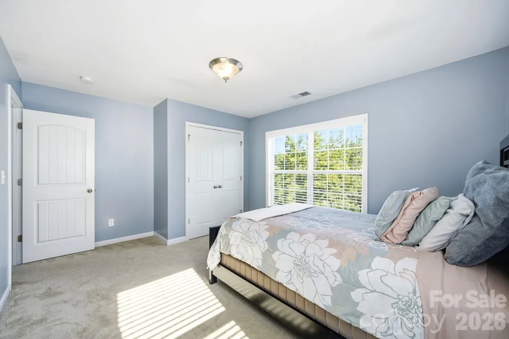 423 Knothole Lane Charlotte NC 28214