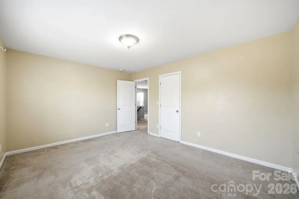 423 Knothole Lane Charlotte NC 28214