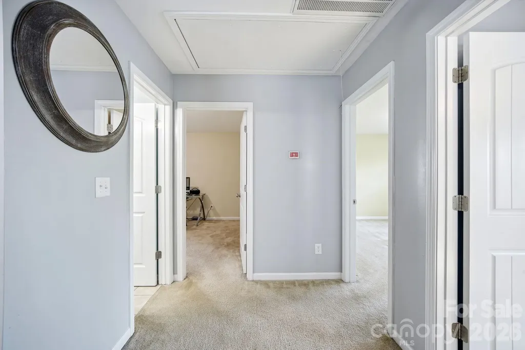 423 Knothole Lane Charlotte NC 28214
