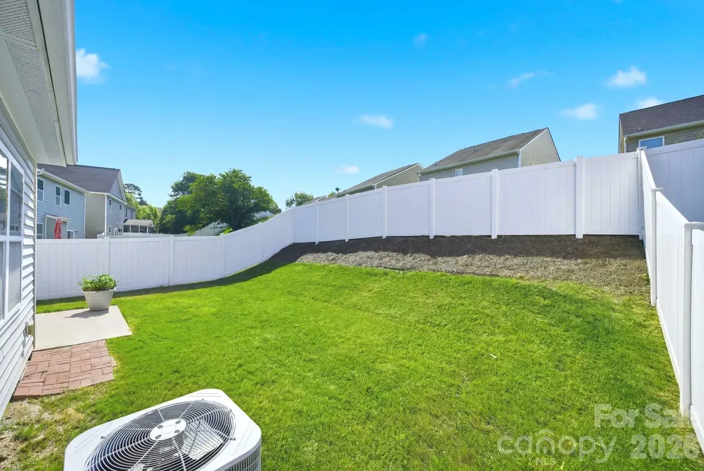 423 Knothole Lane Charlotte NC 28214