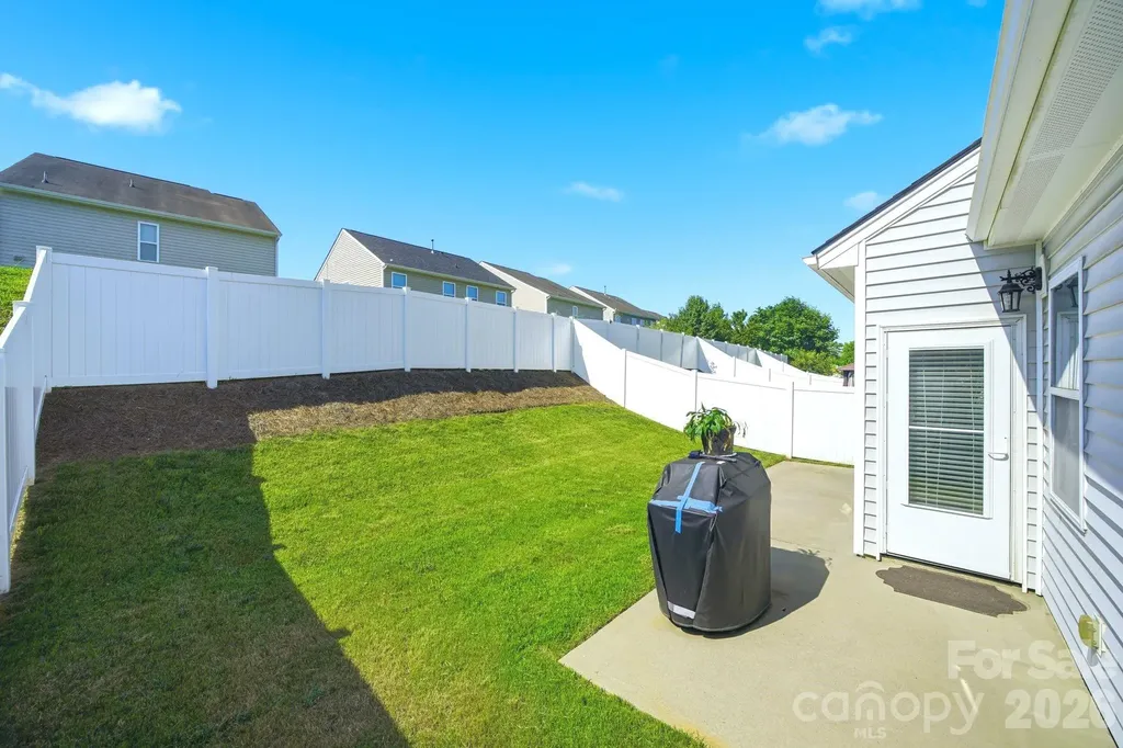 423 Knothole Lane Charlotte NC 28214
