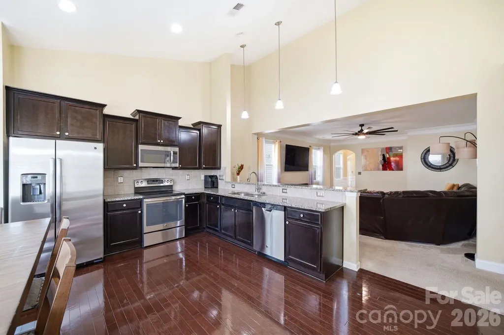 423 Knothole Lane Charlotte NC 28214