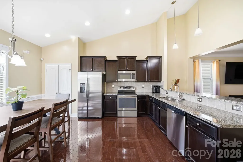 423 Knothole Lane Charlotte NC 28214