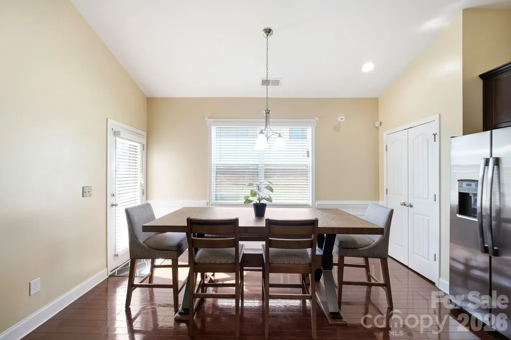 423 Knothole Lane Charlotte NC 28214